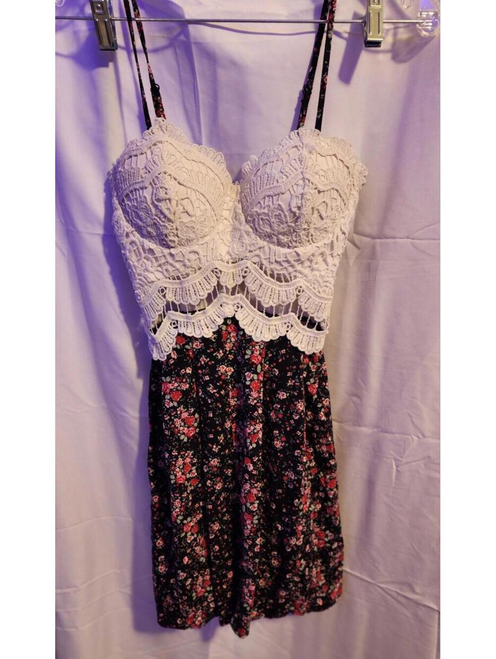 Tally Weijl Juniors XS Floral And Lace Mini Dress. Excellent Used Condition